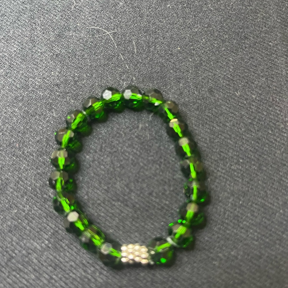Elegant Green Beaded Bracelet